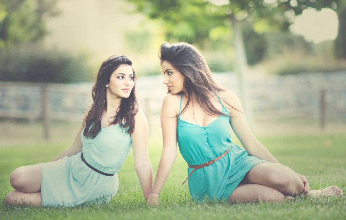 Обои блог, портрет, красота, дружба, ЭСЭ в разрешении 2048x1300