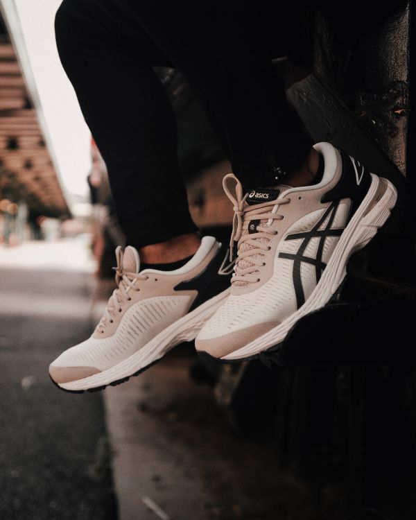 Обои башмак, кеды, обувь, белые, черный в разрешении 3634x4542