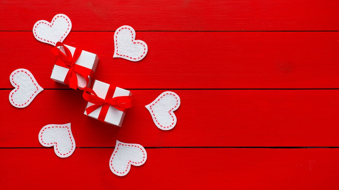 Обои сердце, красный цвет, День Святого Валентина, любовь, подарок в разрешении 2048x1152