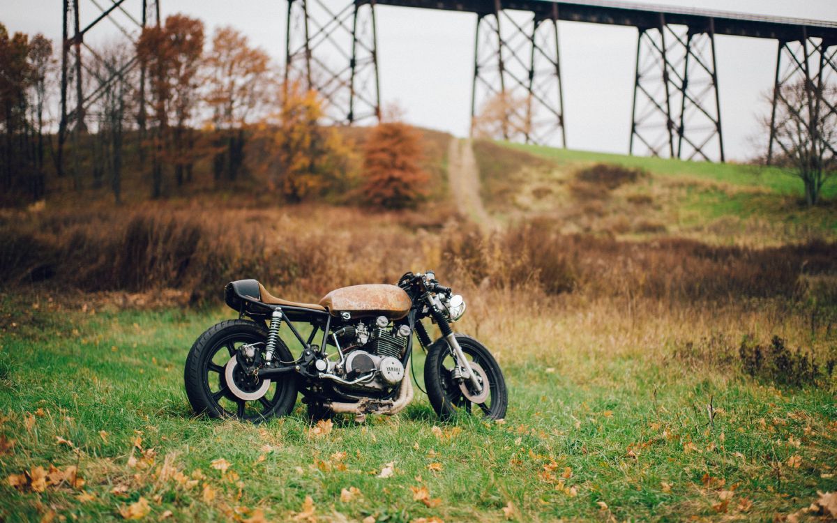 Обои крейсер, мотоциклетный шлем, мотоцикл, мотоспорт, Байерише Моторен Верке АГ в разрешении 3840x2400