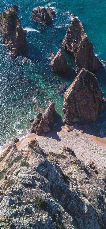 Обои море, рок, берег, побережье, вода в разрешении 1080x2340