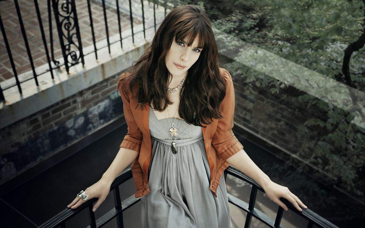 Обои знаменитость, красота, длинные волосы, каштановые волосы, манекенщица в разрешении 2560x1600