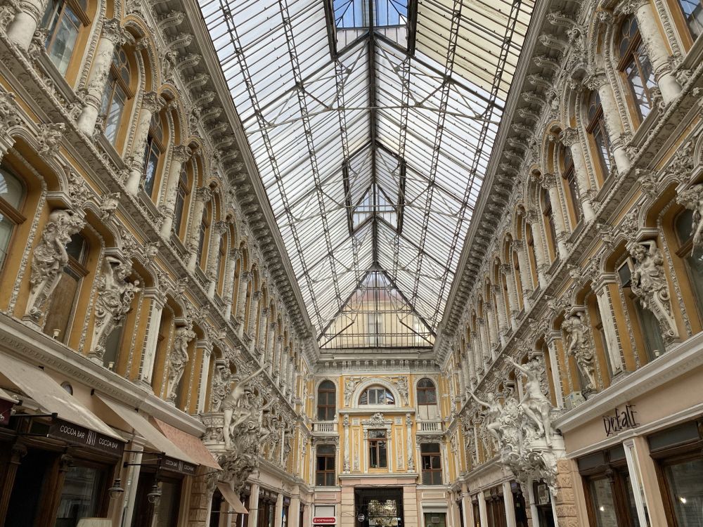 Обои Пассажирский отель, потолок, дневное освещение, аркадная игра, дворец в разрешении 2048x1536