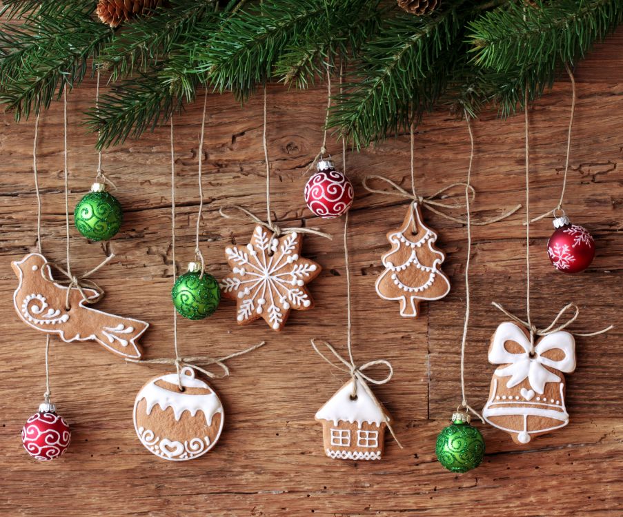 Обои Рождественский день, Рождественские украшения, елка, рождественский орнамент, праздник в разрешении 7224x6000