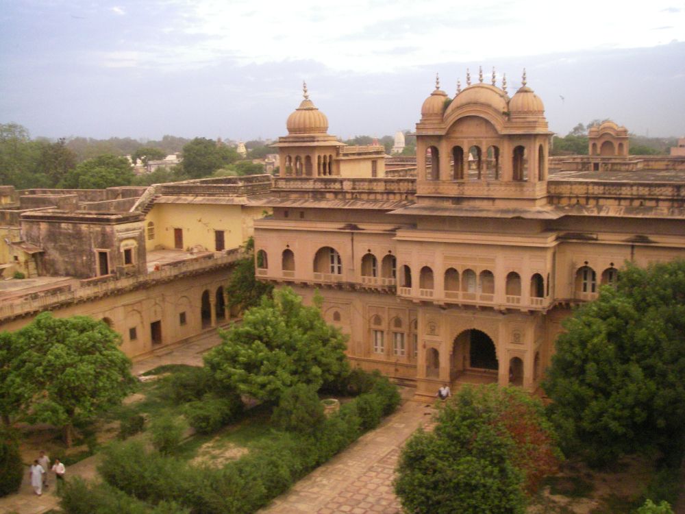Обои Вриндаван, ориентир, здание, историческое место, дворец в разрешении 3072x2304