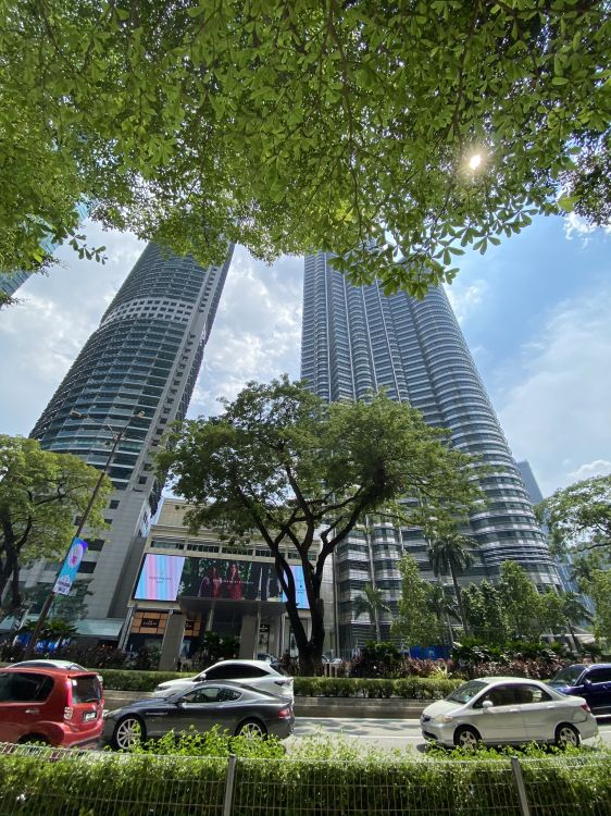 Обои башни петронас, Куала Лумпур, Малайзия, башня, Король в разрешении 1536x2048