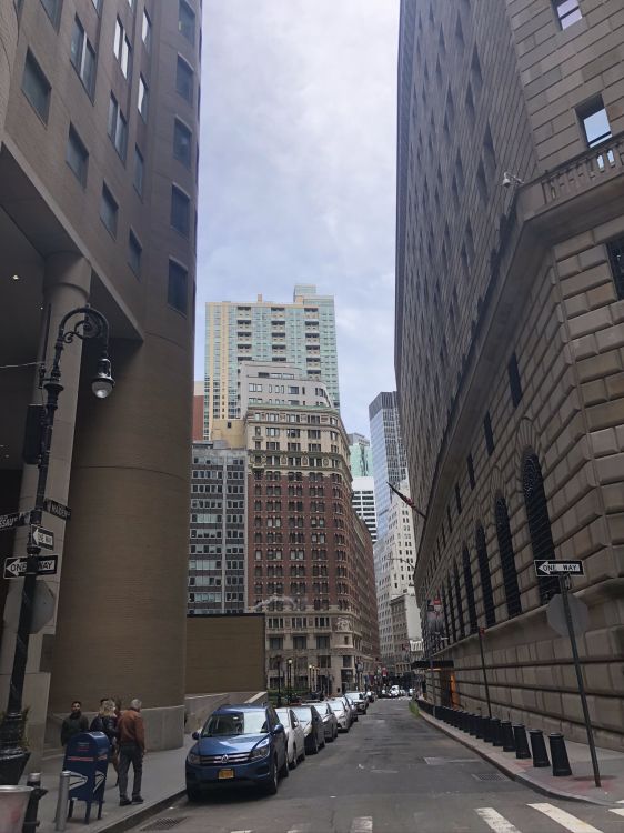 Обои окно, дорога, башня, соседство, инфраструктура в разрешении 1536x2048