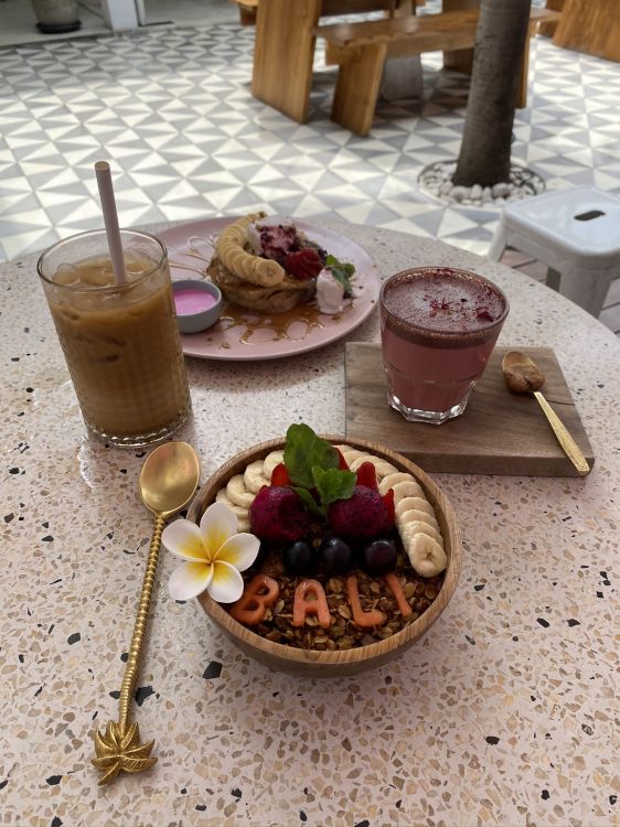 Обои бали, завтрак, поздний завтрак, чашка, сладость в разрешении 1536x2048