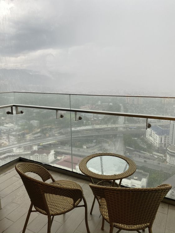 Обои таблица, вода, мебель, уличная мебель, открытый стол в разрешении 1536x2048