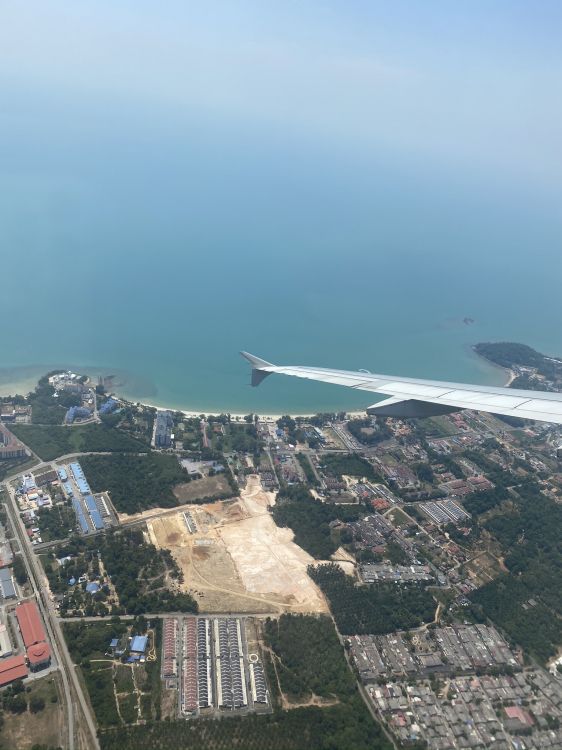 Обои полет, самолет, с высоты птичьего полета, водоем, пейзаж в разрешении 1536x2048