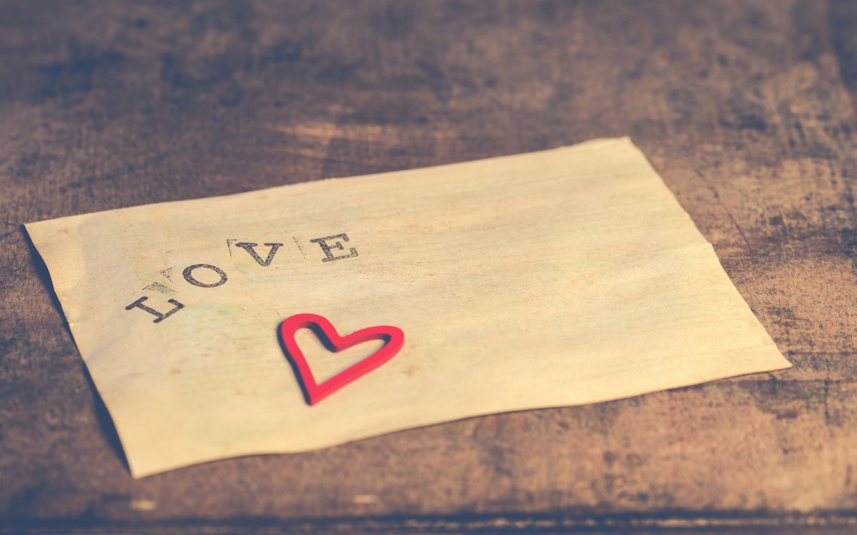 Обои древесина, любовь, бумага, чувство, материал в разрешении 2560x1600