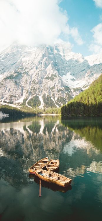 Обои отражение, вода, корабль, пейзаж, гора в разрешении 1080x2340