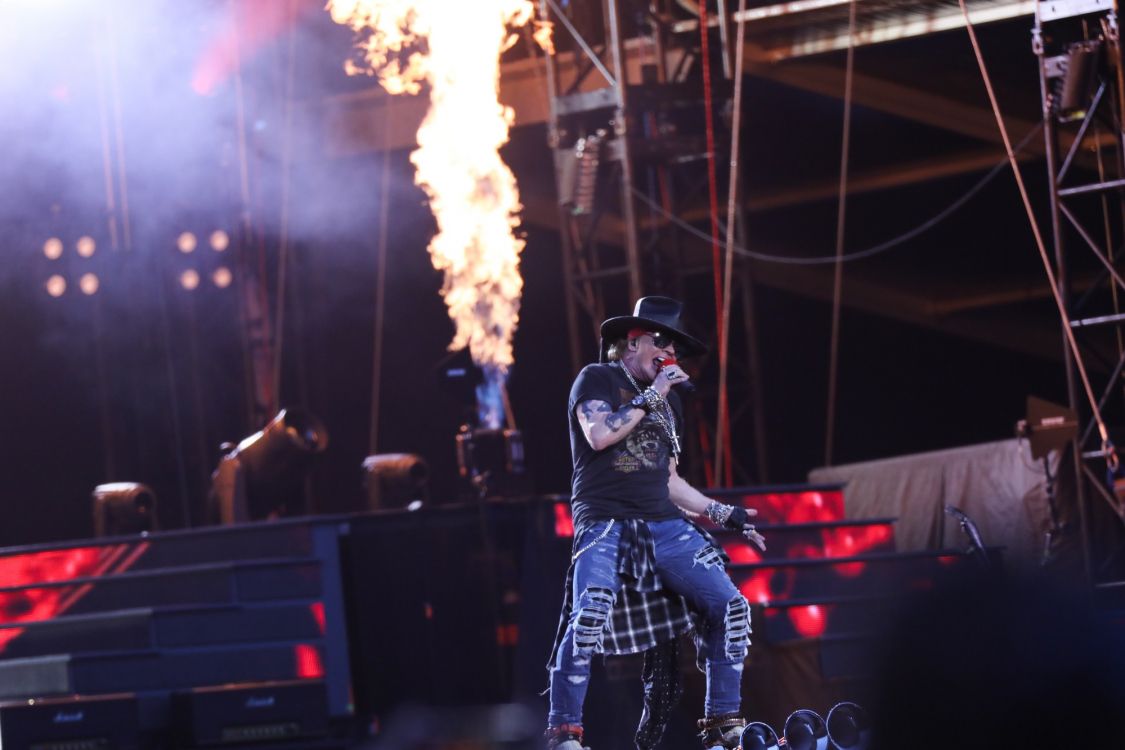 Обои этап, рокконцерт, Guns N Roses, концерт, Not in This Lifetime Tour в разрешении 2000x1333