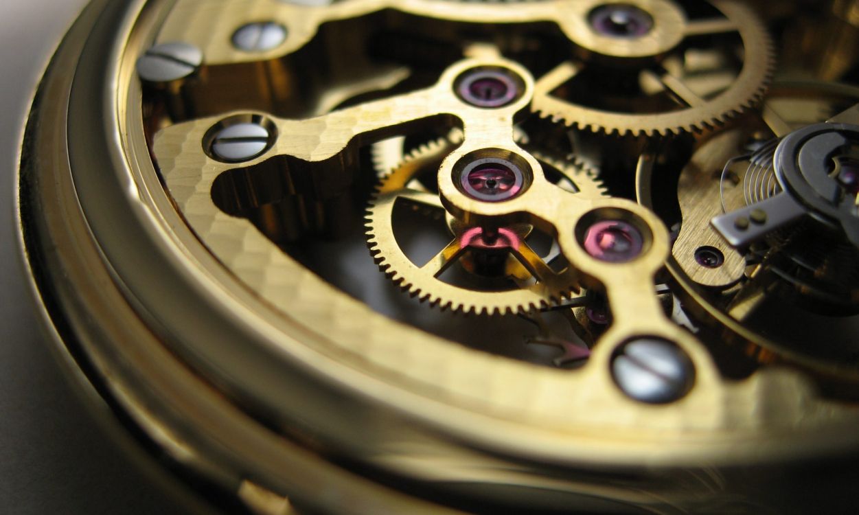 Обои часы, автомобильные запчасти, шестерня, колесо, обод в разрешении 2000x1199