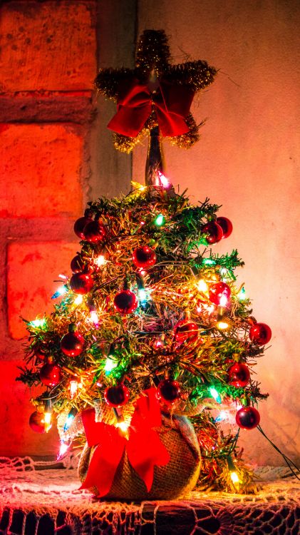 Обои Рождественский день, Рождественские украшения, елка, Новый год, рождественский орнамент в разрешении 2160x3840