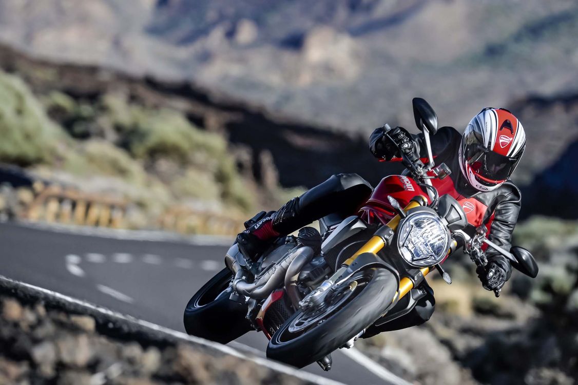 Обои ducati, мотоцикл, мотоспорт, супермото, гонки на мотоциклах в разрешении 2000x1331