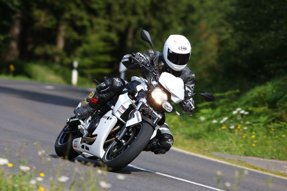 Обои БМВ f800r, мотоцикл, мотоспорт, шлем, гонки на мотоциклах в разрешении 5616x3744