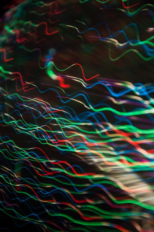 Обои зеленый, свет, вода, узор, технологии в разрешении 2848x4288