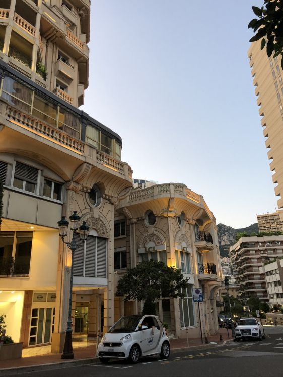 Обои квартира, архитектура, окно, Король, соседство в разрешении 1536x2048