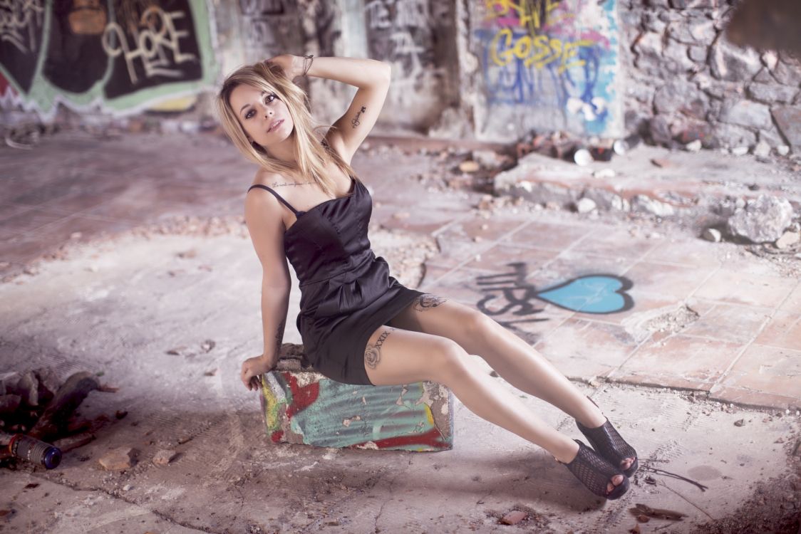 Обои модель, красота, нога, фэшн, обувь в разрешении 2560x1707