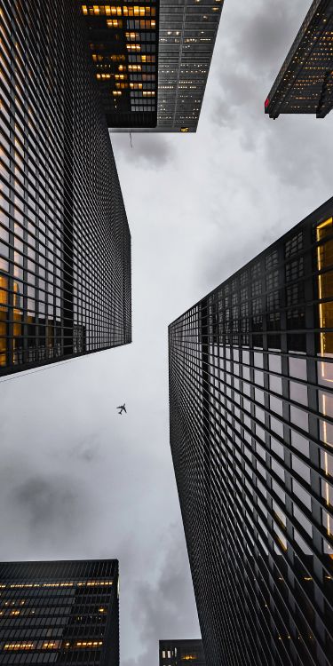 Обои здание, небоскреб, свет, облако, башня в разрешении 1992x3984