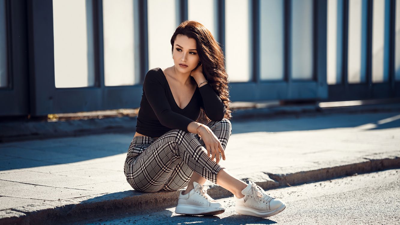 Обои Тэйлор Свифт, башмак, человеческая нога, верхняя одежда, уличная мода в разрешении 3840x2160