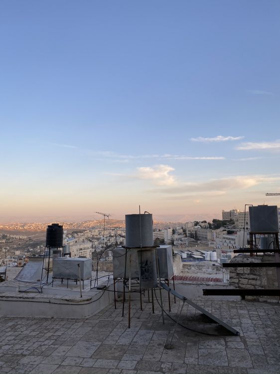 Обои небоскреб, горизонт, крыша, композиционный материал, вечер в разрешении 1536x2048