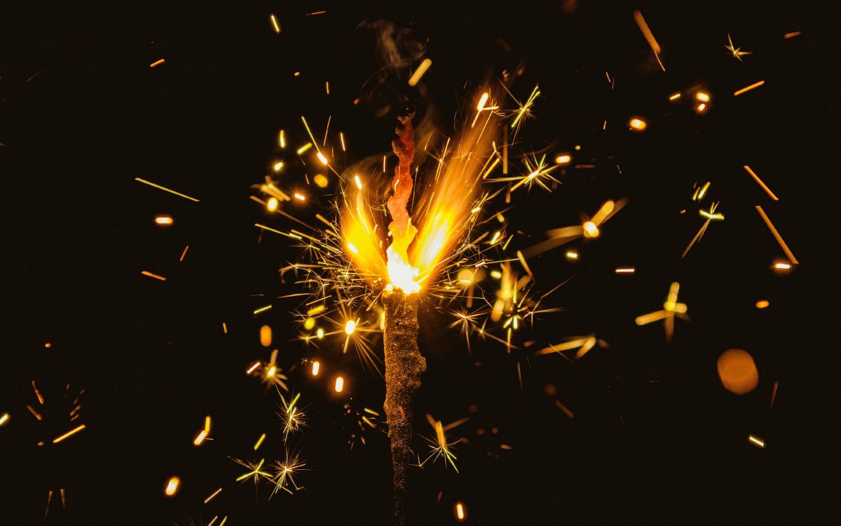 Обои салют, дивали, бенгальский огонь, событие, канун Нового года в разрешении 3840x2400