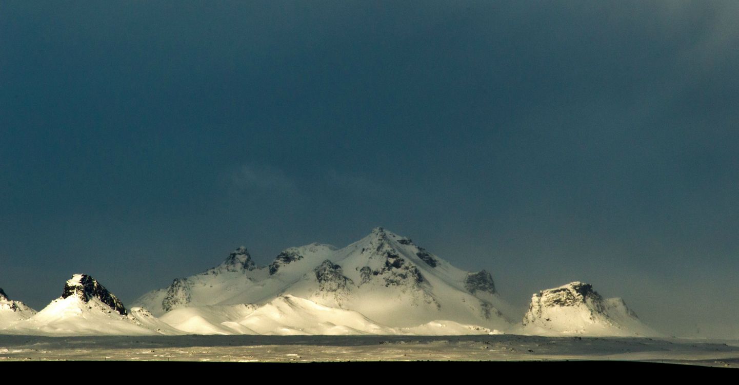Обои гора, горный рельеф, снег, горный хребет, облако в разрешении 4060x2112