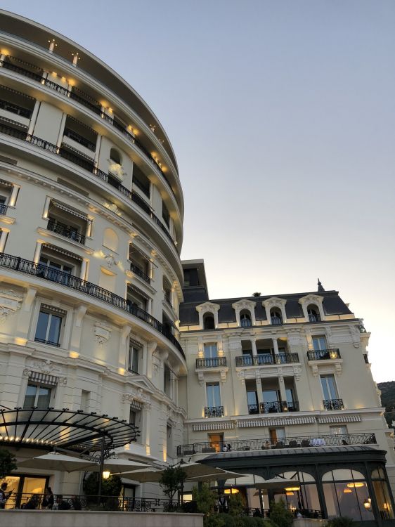 Обои ориентир, окно, кондоминиум, фасад, смешанное использование в разрешении 1536x2048