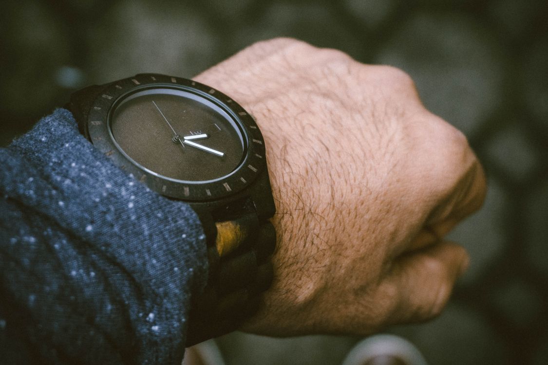 Обои часы, наручные, палец, модный аксессуар, фэшн в разрешении 6000x4000