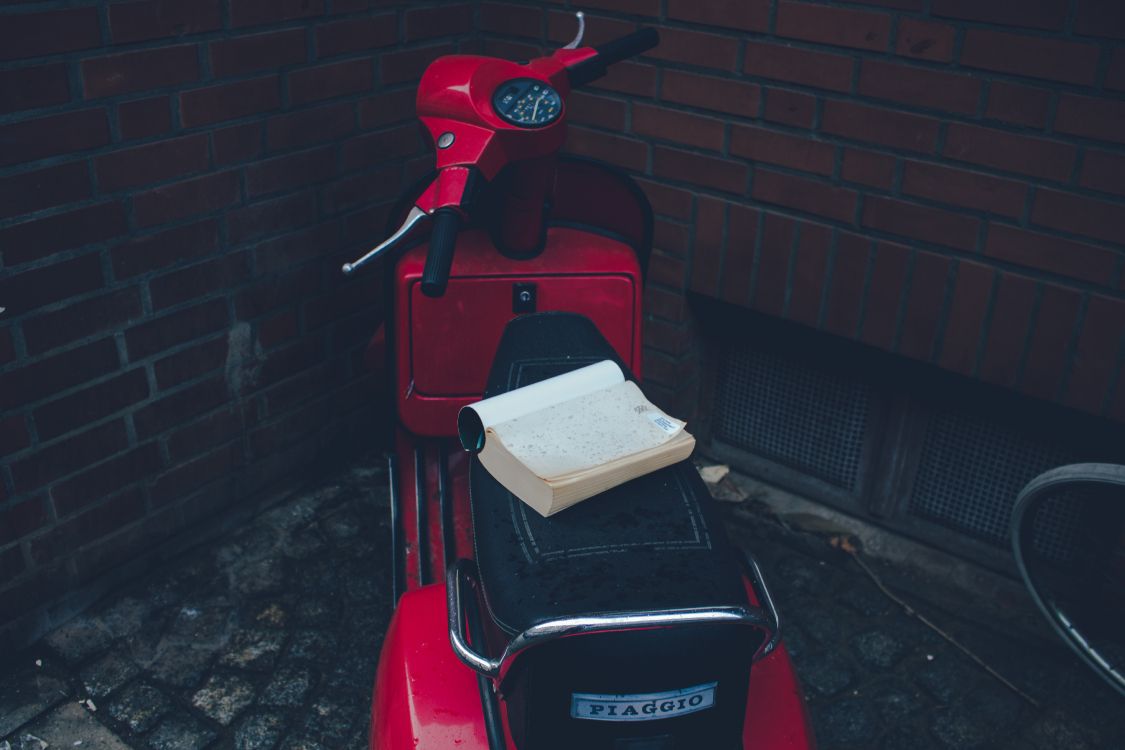 Обои свет, Скутер, мопед, мотоцикл, красный цвет в разрешении 5184x3456