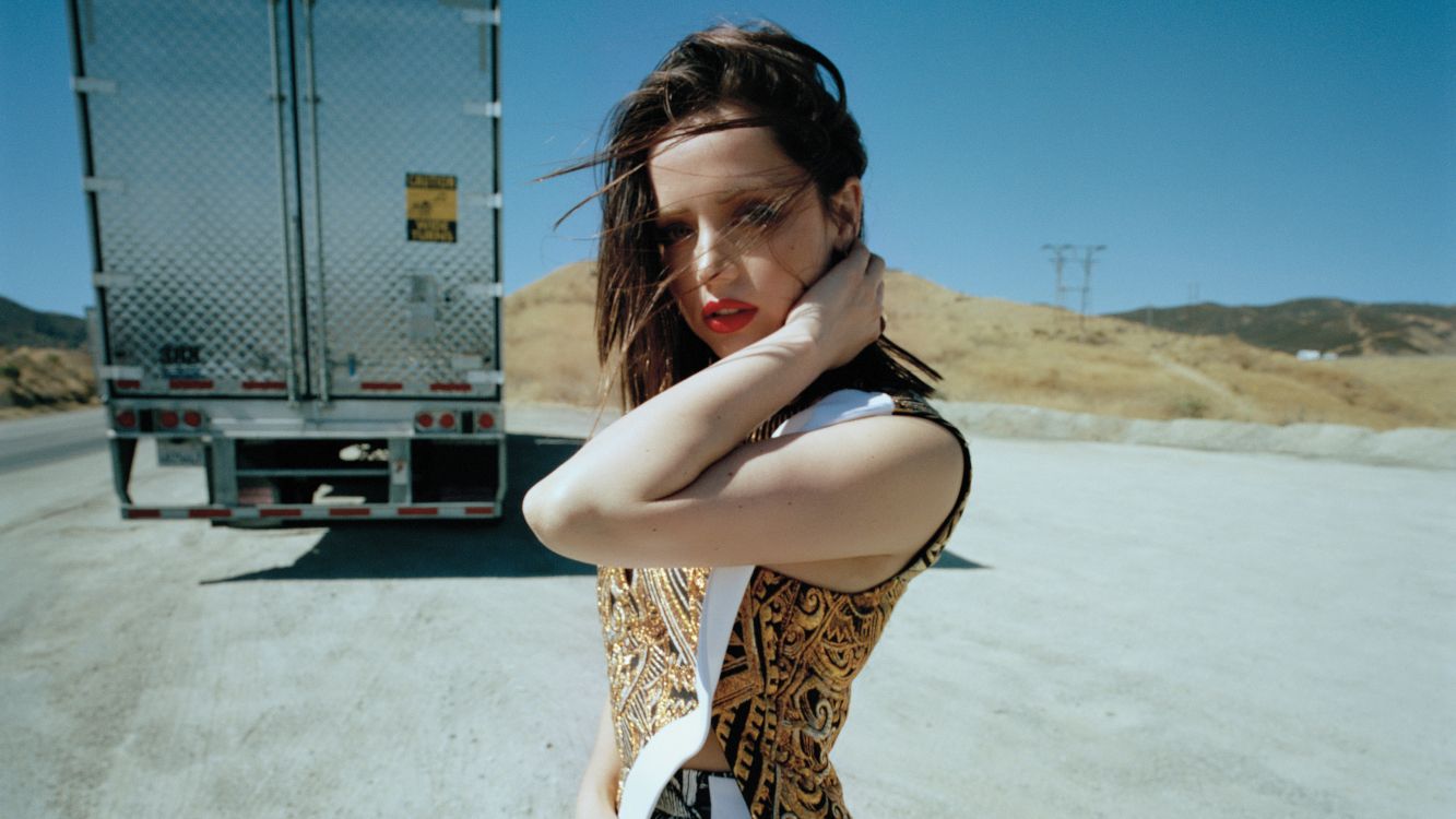 Обои человеческая нога, кожа, рука, отпуск, обувь в разрешении 3123x1757