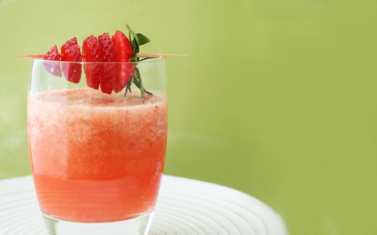 Обои безалкогольный напиток, клубничный сок, смузи, сок, молочный коктейль в разрешении 2560x1600