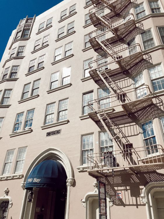 Обои ориентир, окно, башня, жилой район, синий в разрешении 3025x4032