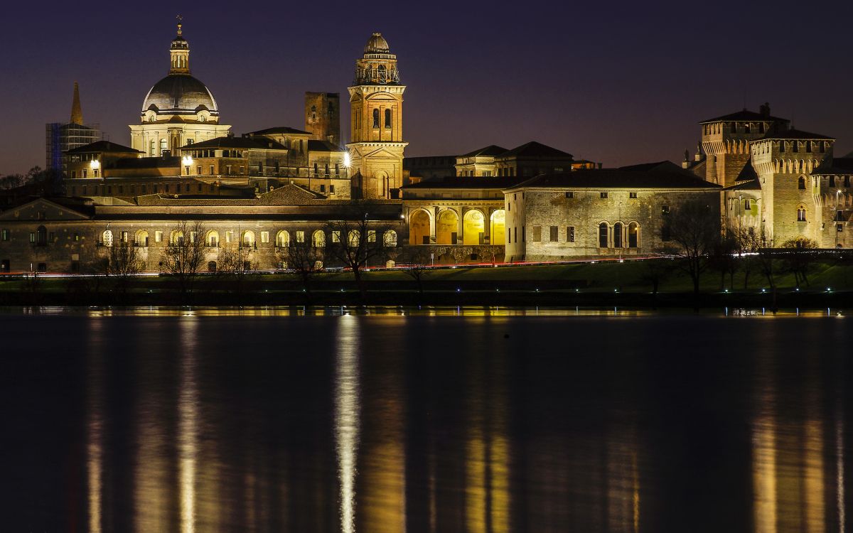 Обои Палаццо Дукале В Мантуе, достопримечательность, отражение, ночь, ориентир в разрешении 2880x1800