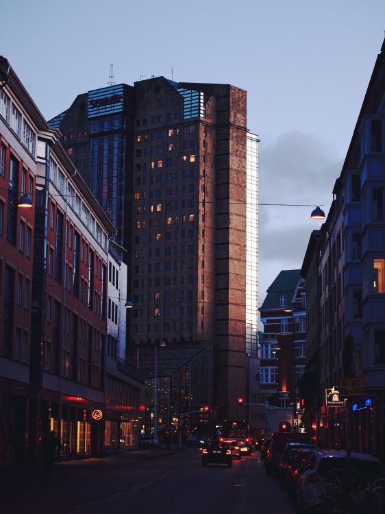 Обои архитектура, улица, здание, вечер, городской район в разрешении 3742x4989