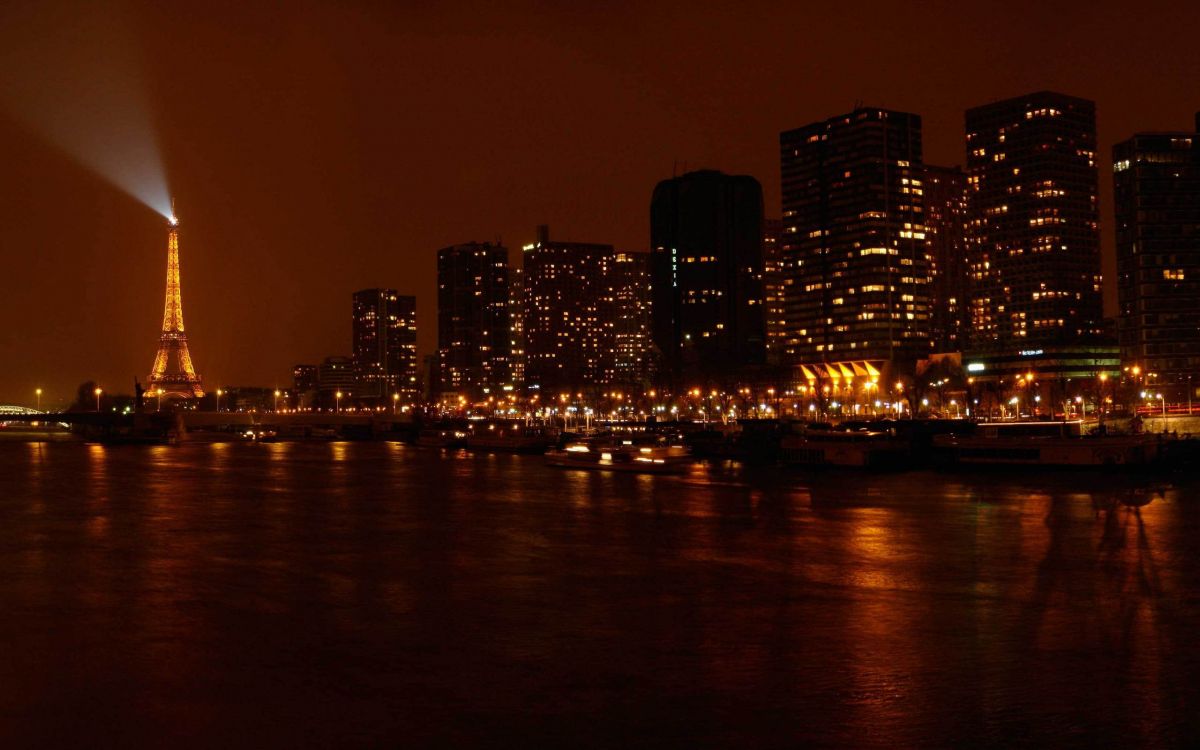 Обои Эйфелева башня, город, городской пейзаж, ночь, линия горизонта в разрешении 2560x1600