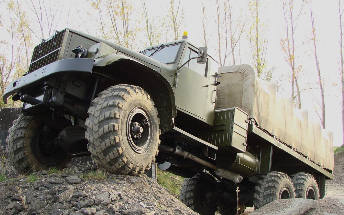 Обои грузовик, автомобильные шины, Офф-роуд, вид транспорта, броневик в разрешении 2560x1600