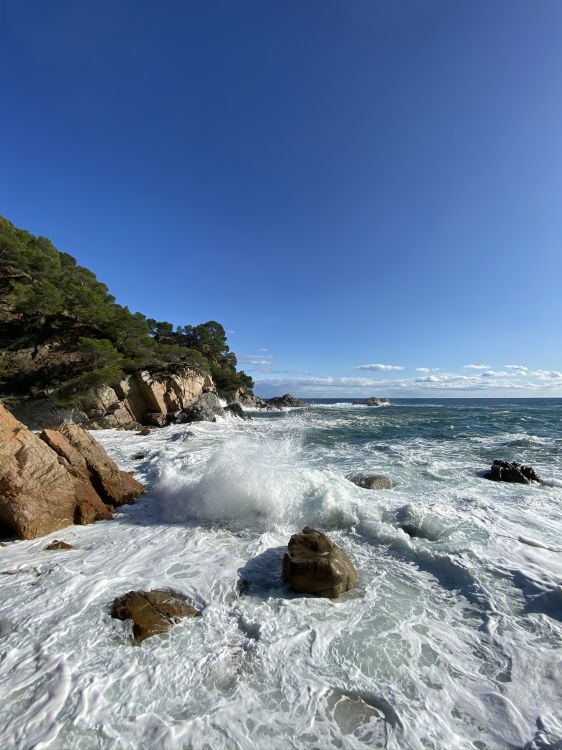 Обои море, вода, водоем, жидкость, рок в разрешении 1536x2048